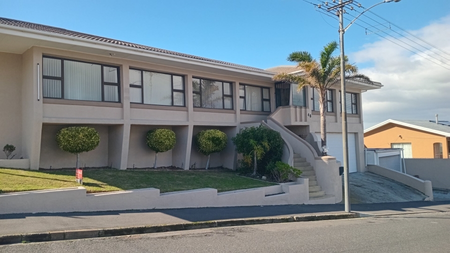 4 Bedroom Property for Sale in Avondale Western Cape